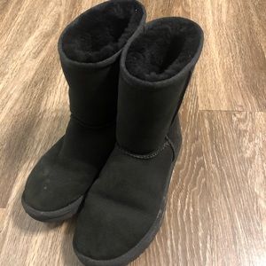 Size 6 black uggs